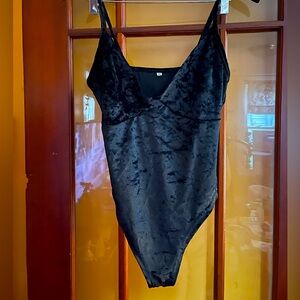 Black Plunge neckline velvet bodysuit size Medium